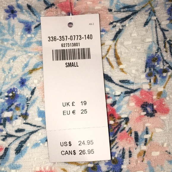 Floral Off-the-shoulder Crop Top - Picture 3 of 3